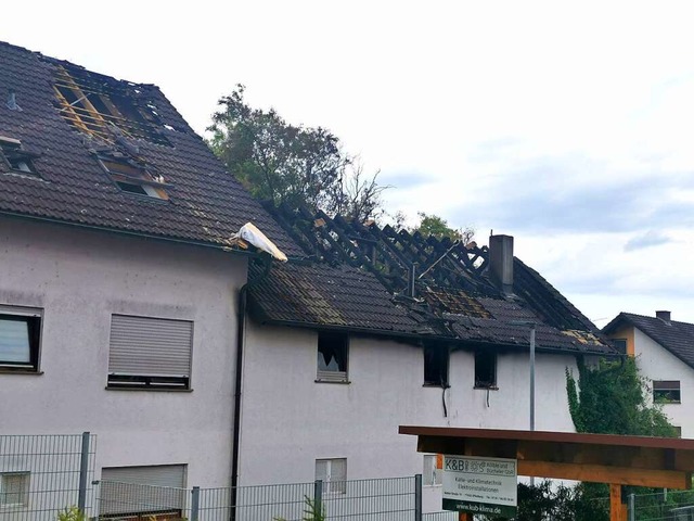 Der abgebrannte Dachstuhl  des Hauses in Kappel am Tag danach   | Foto: Sandra Decoux