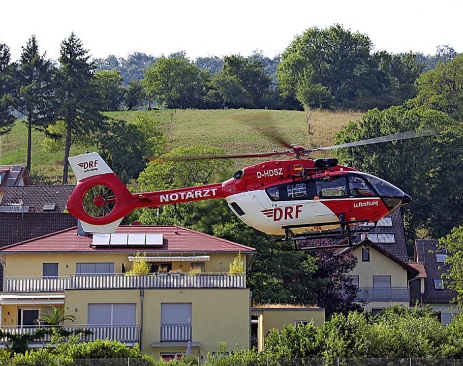 Ein Helikopter sorgte für Aufsehen.  | Foto: Mario Schöneberg