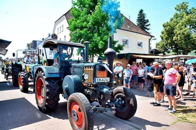 Traktorenparade beim Buchholzer Ortsjubiläum