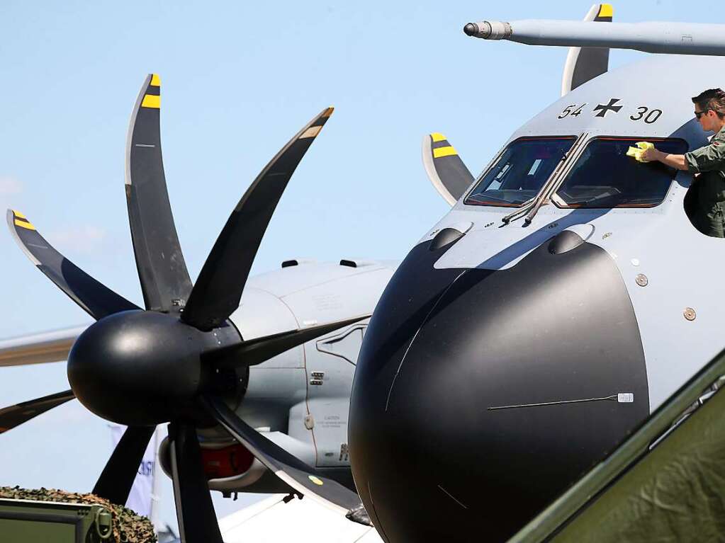 Bei der internationalen Luft- und Raumfahrtausstellung in Berlin dominieren in diesem Jahr militrische Flugzeuge.