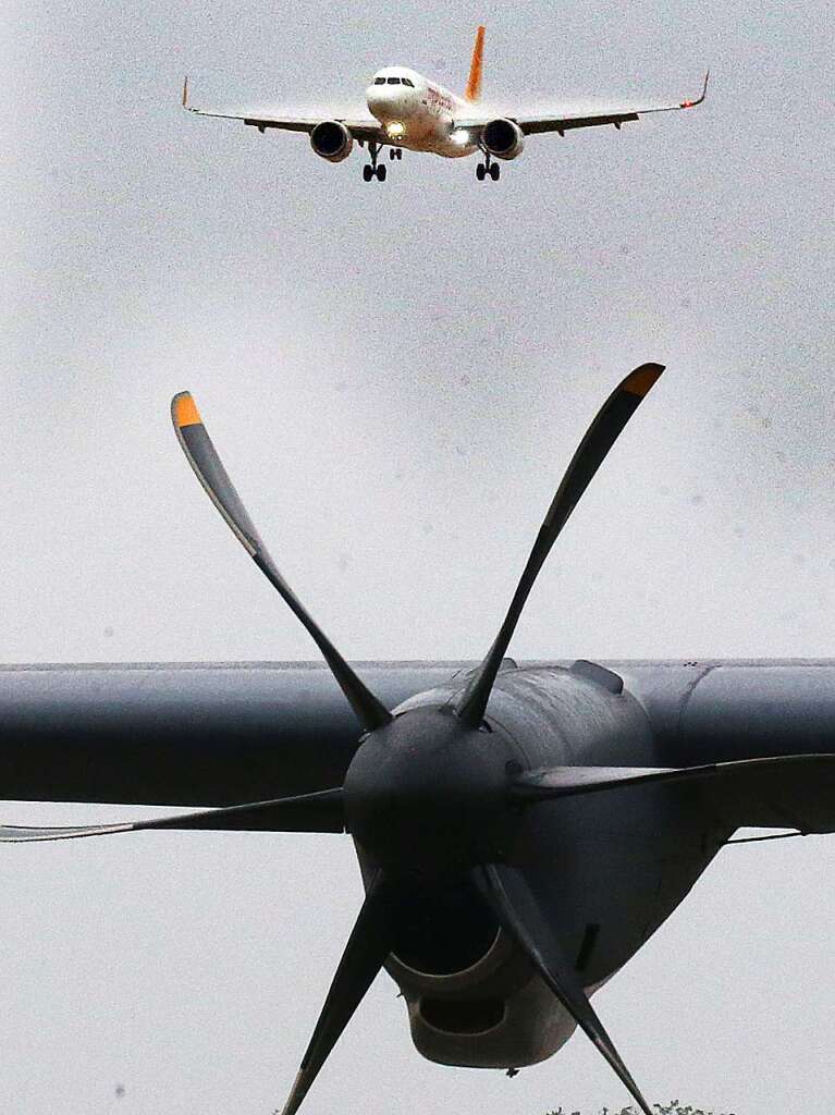 Bei der internationalen Luft- und Raumfahrtausstellung in Berlin dominieren in diesem Jahr militrische Flugzeuge.