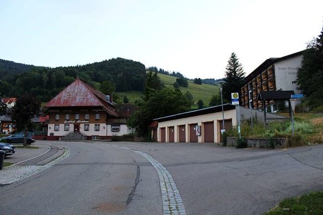 Das Gasthaus Hirschen ist in einem sch...tsmitte mit einem Dorfplatz entstehen.  | Foto: Manuel Hunn