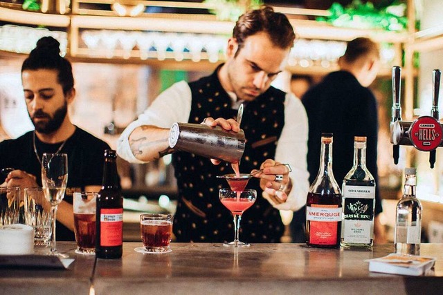 Mit Ortenauer und sdbadischen Zutaten...ailknstler spontane Drink-Kreationen.  | Foto: Leo Suhm