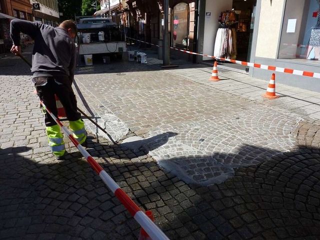 Eine Testflche fr das neue Fugenmaterial in der Lahrer Marktstrae  | Foto: Stadt Lahr