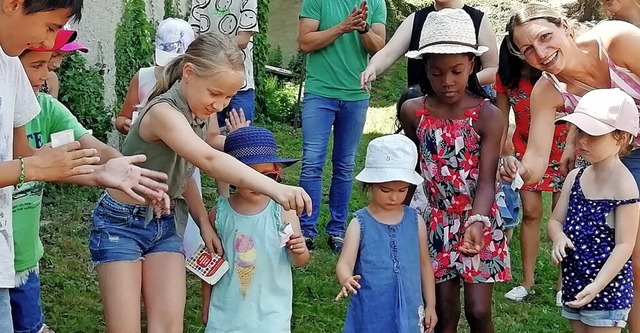 Mge der Samen aufgehen: Kinder und Eltern auf dem neuen Spielplatz  | Foto: Sebastian Ehret