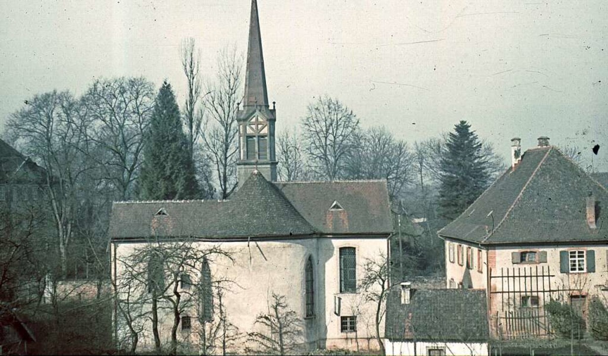 Die damals noch katholische St. Gallus...leineren hölzernen Dachreiter ersetzt.  | Foto: Heimatverein