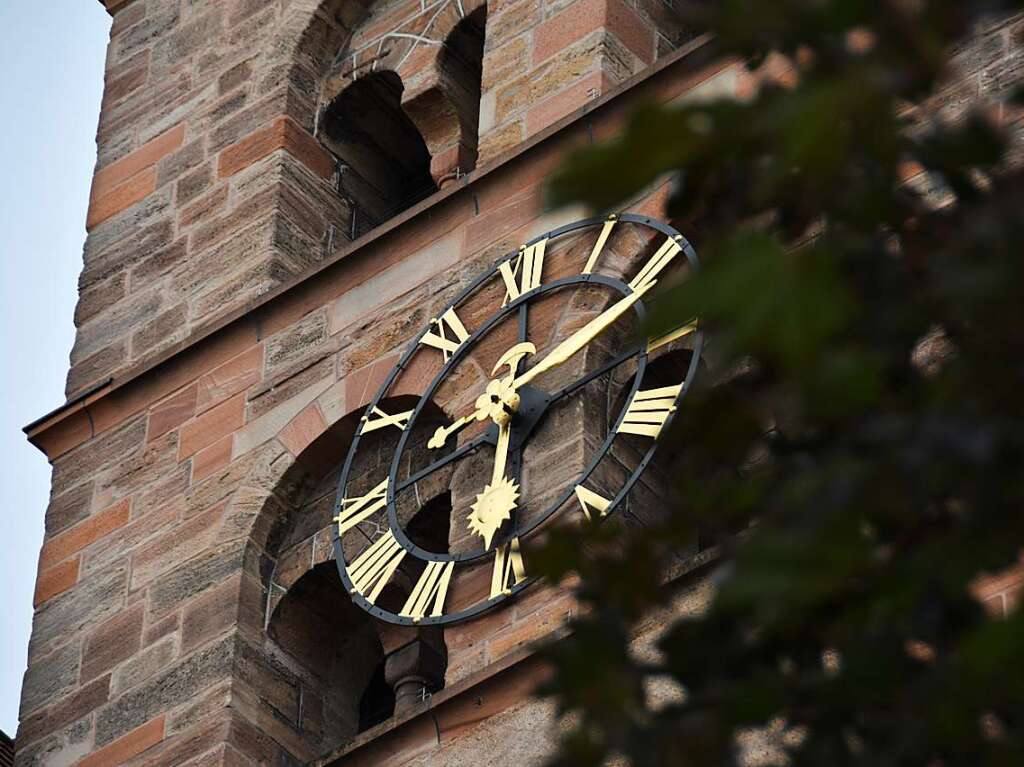 BZ-Leserinnen und Leser bestaunen die Turmuhr des Breisacher Mnsters