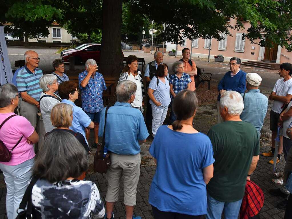 BZ-Leserinnen und Leser bestaunen die Turmuhr des Breisacher Mnsters