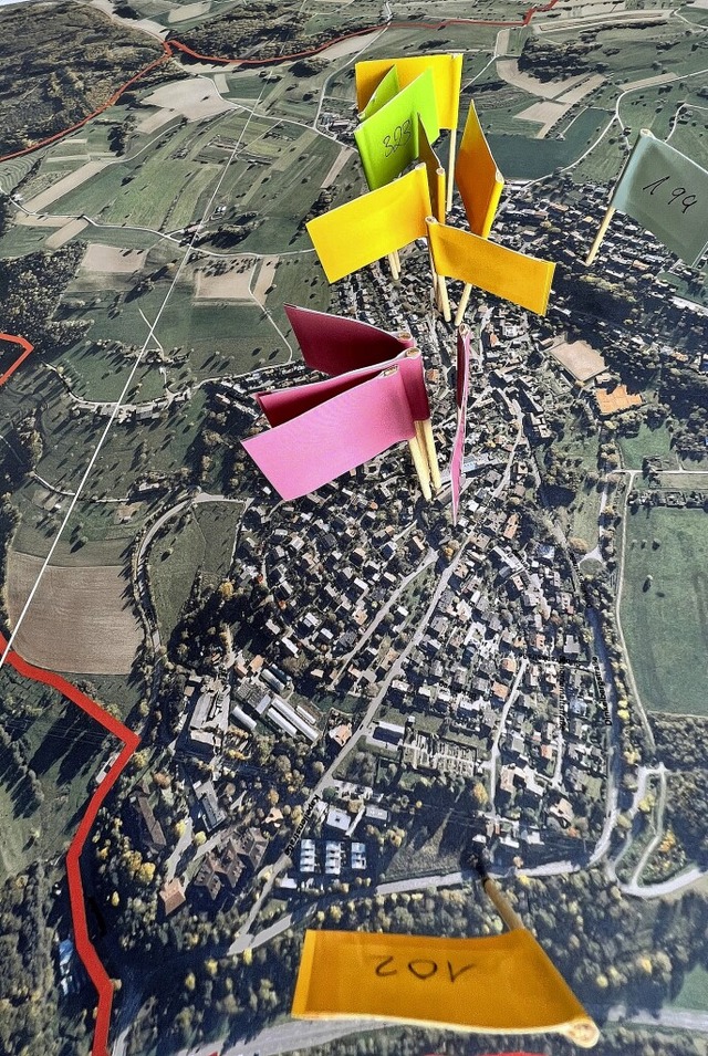 Die Fhchen auf dem Luftbild zeigen an, wo die Themen zu lokalisieren sind.  | Foto: Hans-Jrgen Hege