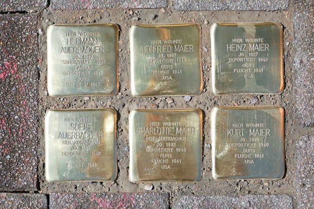 Stolpersteine fr die Familien Maier und Auerbacher  | Foto: Louisa Krieg