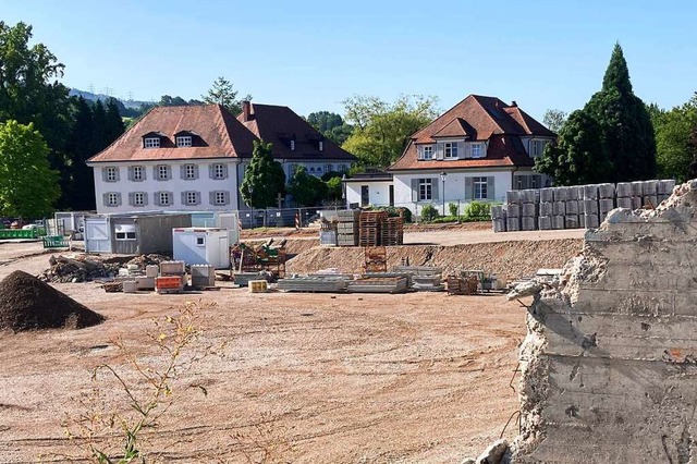 Noch liegt die Baustelle frs rztehaus auf dem Brennet-Areal brach.  | Foto: Annemarie Rsch