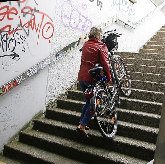 Knftig soll eine Radrinne den Transfe...Bahnhof Friesenheim etwas erleichtern.  | Foto: Heidi Fel