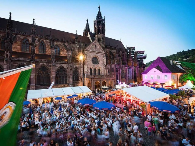 Im Herzen von Freiburg rund um das Mn...5. Juli das Freiburger Weinfest statt.  | Foto: FWTM - Polkowski