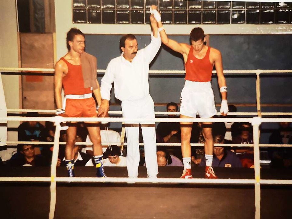 Gerhard Wehrle (rechts) gewinnt 1990 a...r die südbadische Männermeisterschaft.  | Foto: Privat