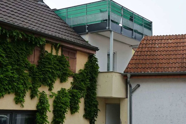 Die Breisacher Stadtverwaltung ist str...auten Haus  sind 13 Bewohner gemeldet.  | Foto: Dirk Sattelberger