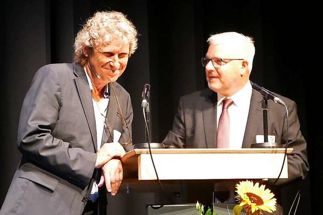 Bernd Raffelhschen und Martin Ranz im Burghof  | Foto: Leon Ziegler