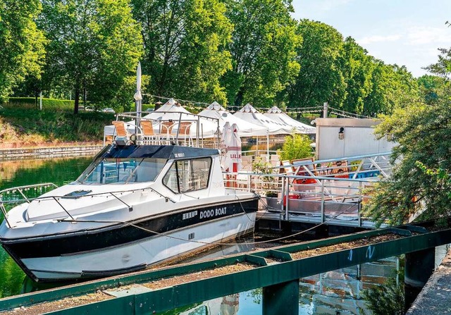 Immer mehr schwimmende Terrassen laden...rg zu gastronomischen Erlebnissen ein.  | Foto: Anne Telw