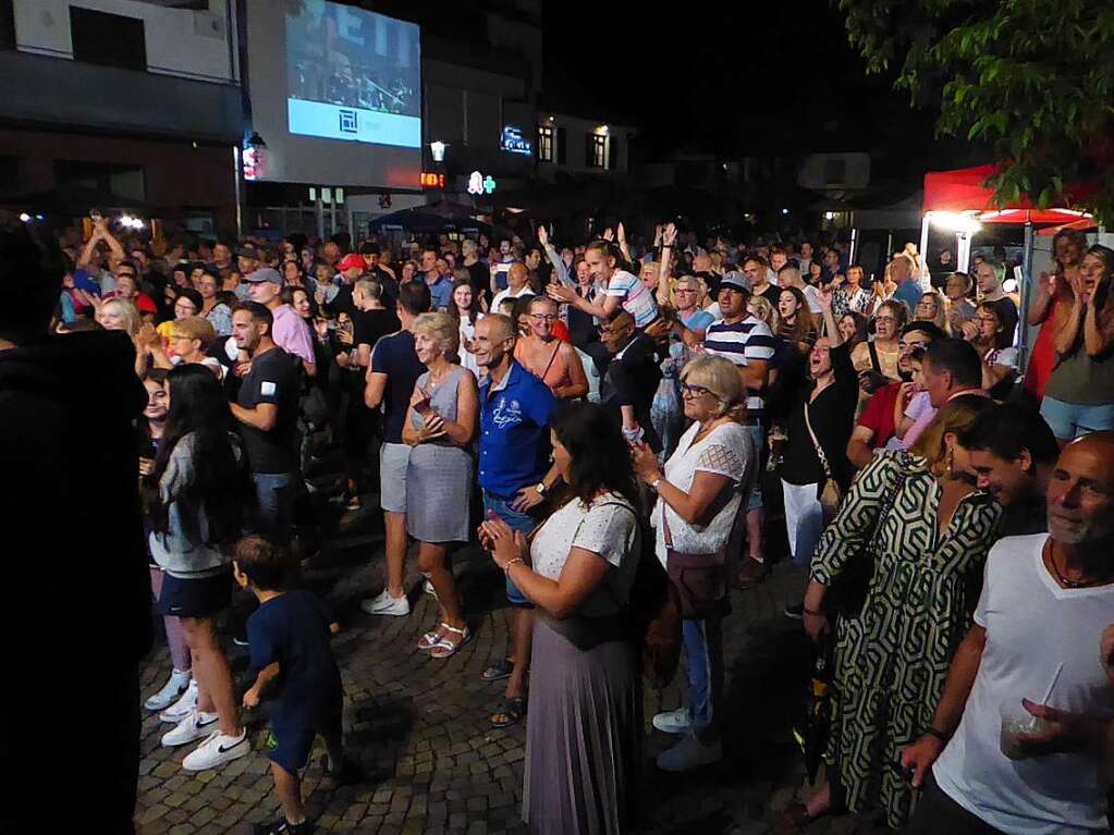 Bei der BK-City-Hit-Night und Alpenrocknacht auf dem Bad Krozinger Lammplatz