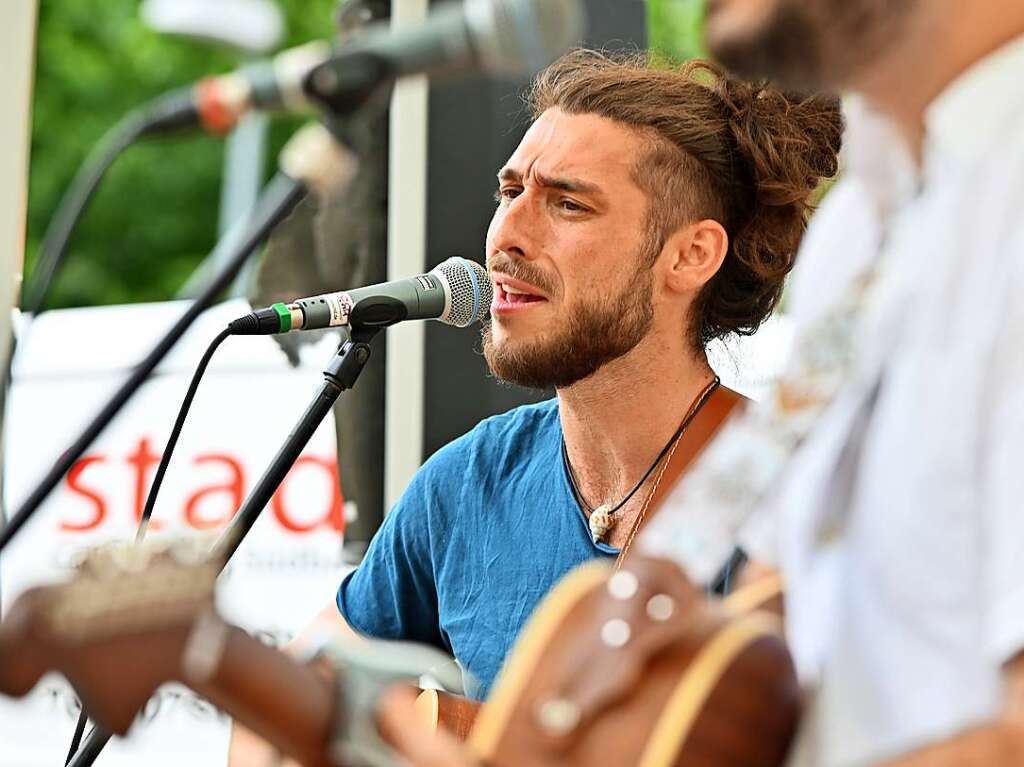 Lukas Spinner feat. Kohmuna  mit Akustik-Indie-Pop an der Alten Stadthalle.