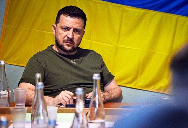Der ukrainische Prsident Wolodymyr Se...eitere Waffenlieferungen. (Archivbild)  | Foto: - (dpa)