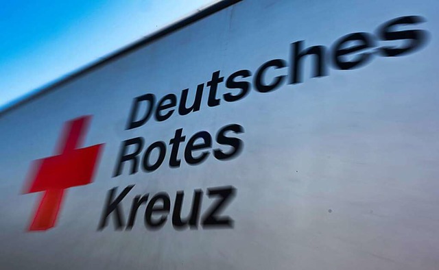 Das Deutsche Rote Kreuz ist auch vom Fachkrftemangel betroffen.  | Foto: Matthias Rietschel (dpa)