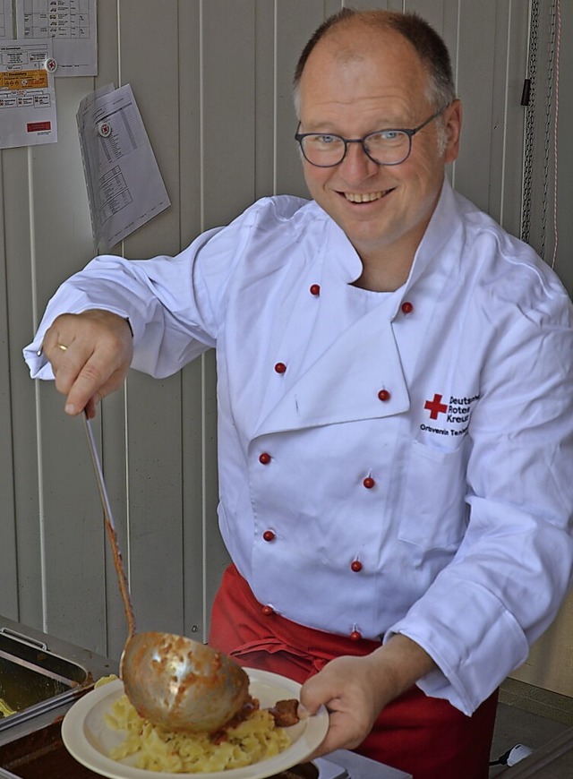 Chef nicht nur an der an der Schpfkel... in 100 Jahre DRK-Ortsverein Teningen.  | Foto: Benedikt Sommer