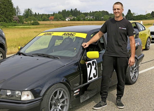 Lokalmatador Tobias Dietsche aus Welle...-Feld mit seinem BMW 328i auf Rang 17.  | Foto: Erhard Morath