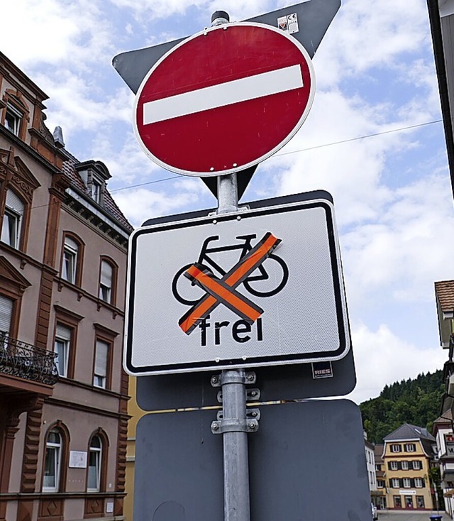 Vorbergehend gilt die Einbahnstraenregel in der Hebelstrae auch fr Radler.   | Foto: Andr Hnig
