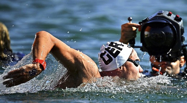 Florian Wellbrock im 26,7 Grad warmen  Lupa-See  | Foto: Uncredited (dpa)