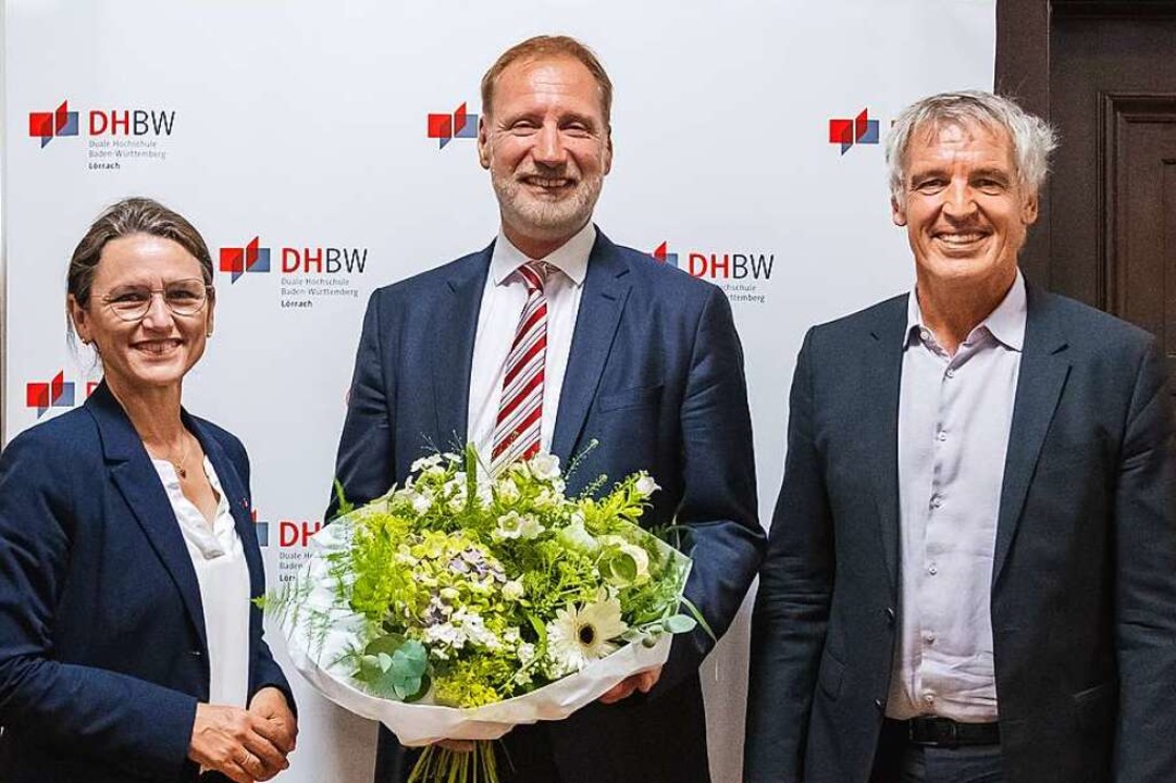 Der neue Rektor der DHBW Lörrach, Gerh...lratsvorsitzenden  Valentin Weislämle.  | Foto: © DHBW Lörrach