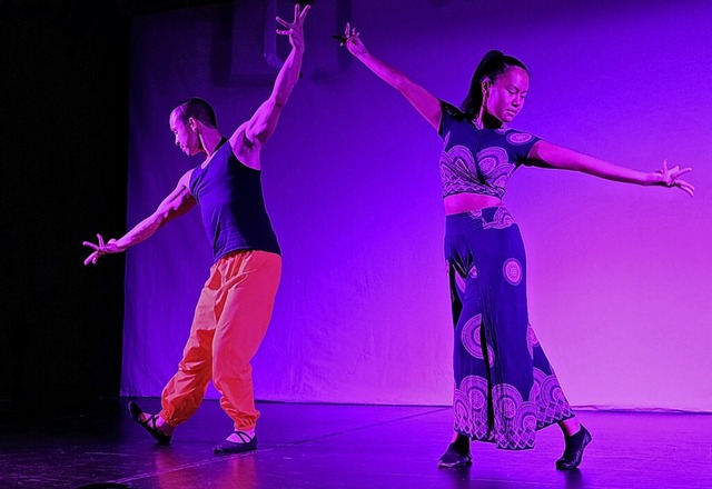 Felix Nguyen und Lisa Tran Duong beim Auftritt in Laufenburg  | Foto: Andrea Worthmann