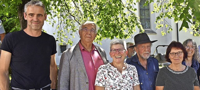 Bei der Verlegung des Stolpersteins (v...thanasieopfers, sowie Gabriele Kaiser.  | Foto: Ursula Ortlieb