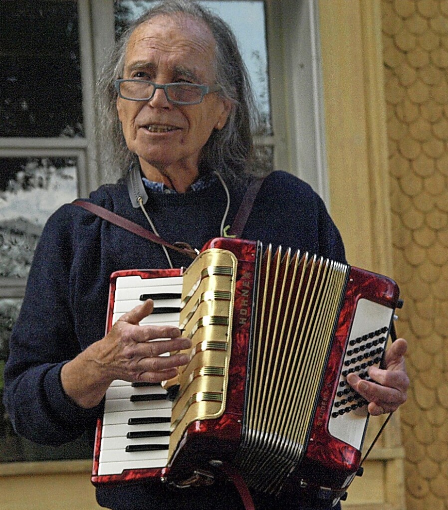 Sebevýsměch, podceňování a citlivý humor – Dachsberg