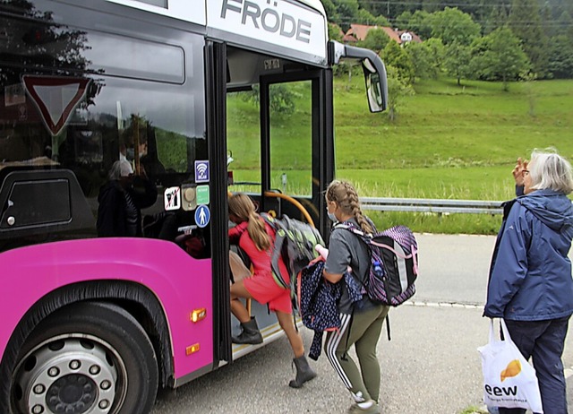 Auf die Schulbusse ist man im Oberen Kandertal angewiesen.  | Foto: Rolf-Dieter Kanmacher