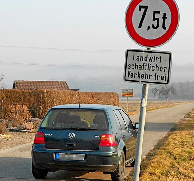 Nicht alle  fahren in der Eimeldinger Rebenstrae der Strae angepasst.  | Foto: langelott