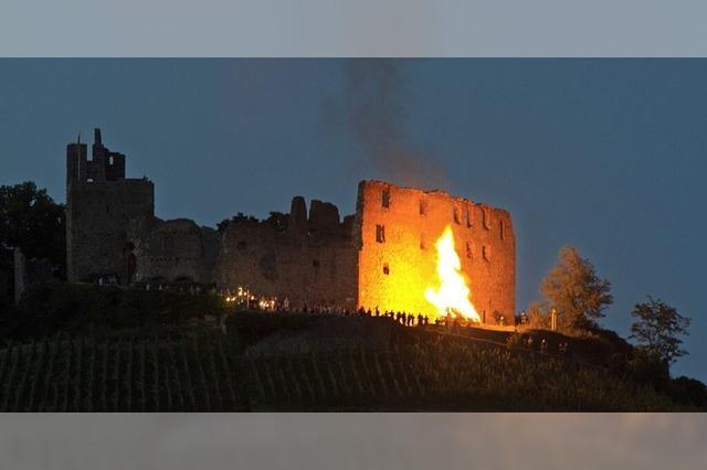 Johannisfeuer auf der Staufener Burg