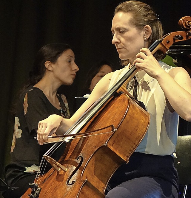 Anna Mazurek und die Pianistin Liudmyl...m Benefizkonzert fr die Ukraine-Hilfe  | Foto: Roswitha Frey