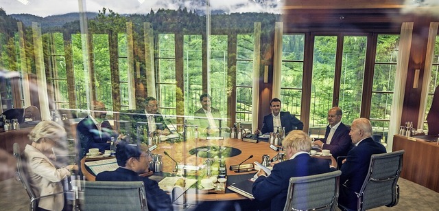 Abschlusskonferenz am letzten Tag des G7-Gipfels am Dienstag auf Schloss Elmau  | Foto: Michael Kappeler (dpa)