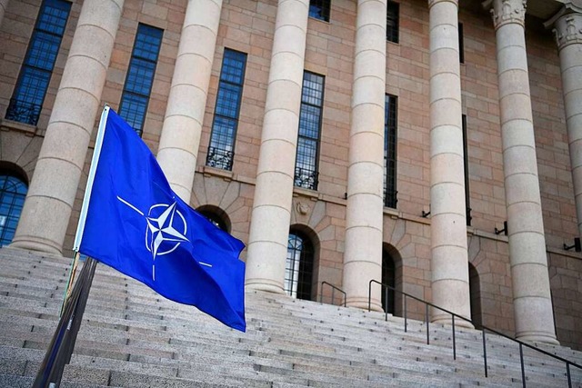 Eine Nato-Flagge vor dem Parlamentsgeb...Pro-Nato-Demonstration am 14. Mai 2022  | Foto: Antti Aimo-Koivisto (dpa)