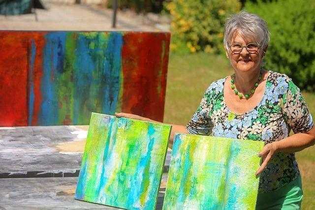 Wilma Grußeck aus Ringsheim improvisiert bei der Malerei gerne