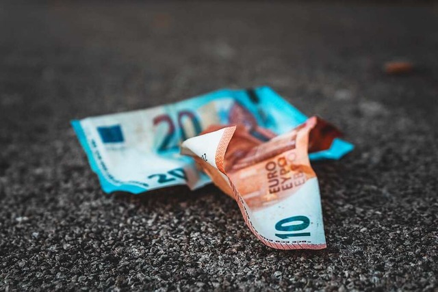 Durch die Inflation wird Geld weniger wert.  | Foto: Sara Kurfess (unsplash)