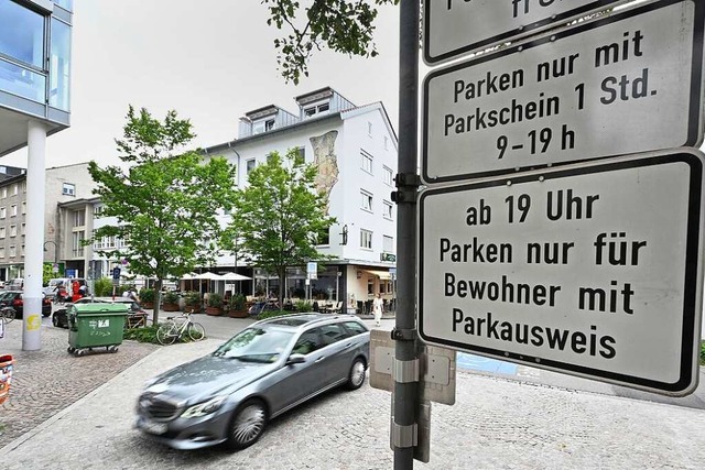Anwohnerparken wird deutlich teurer in Freiburg.  | Foto: Michael Bamberger