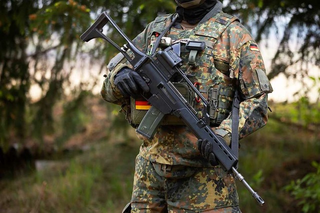 Deutschland knnte  15000 weitere Soldaten stellen.  | Foto: IMAGO/Thomas Imo/photothek.net