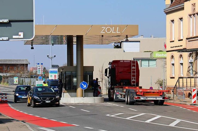 Der Schweizer Zoll fertigt am  Grenzb...acher Horn keine Handelswaren mehr ab.  | Foto: Rolf Reimann