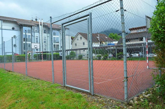Das Kleinspielfeld zwischen der Oberwi...t auch samstags wieder genutzt werden.  | Foto: Nikolaus Bayer