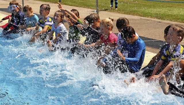 Spritzen und Spa haben: 2018  waren d...ch unbelastet von der Corona-Pandemie.  | Foto: Eva Korinth