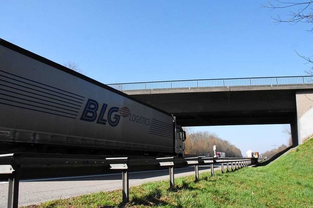 Da passen nicht auch noch zwei Bahngle...ahn durch einen Neubau ersetzt werden.  | Foto: Jonas Hirt