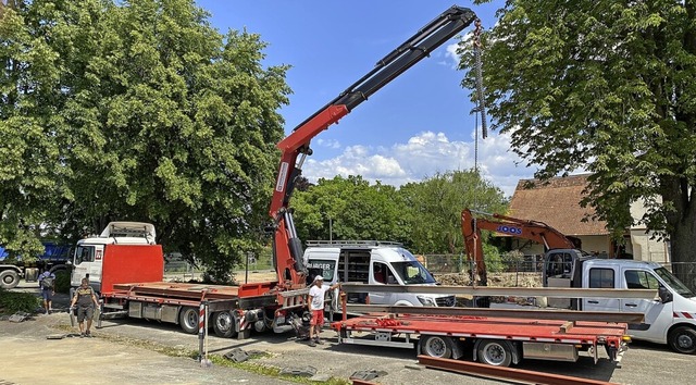 <ppp>, laufen schrg gegenber die ers...tung des bergangs-Bahnhofs an. </ppp>  | Foto: Alexander Huber