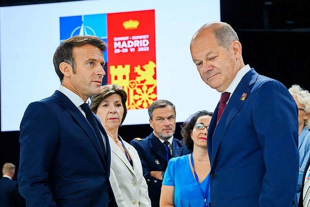 Frankreichs Prsident Emmanuel Macron ...Olaf Scholz beim Nato-Gipfel in Madrid  | Foto: Bernd von Jutrczenka (dpa)