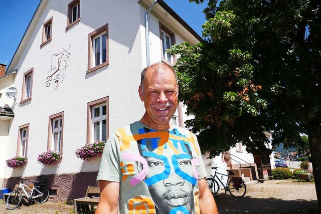 Walter Wrger vor dem Langenauer Rathaus.  | Foto: Andr Hnig